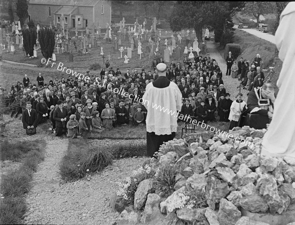 PRAYING FOR DEAD AT BALLYPOUSTA CEMETERY CANON HARMON & FR.T.COUNIHAN S.J.